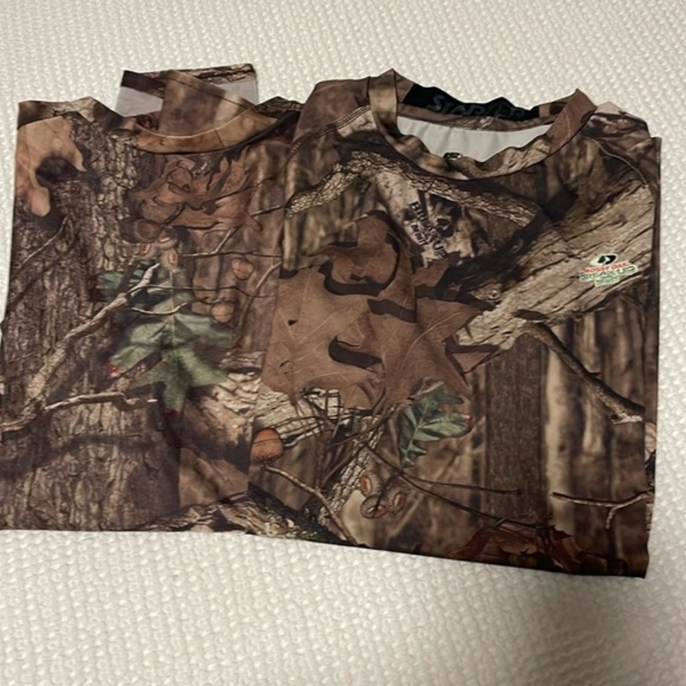 Bundle of 2 short sleeve compression camouflage shirts s/m